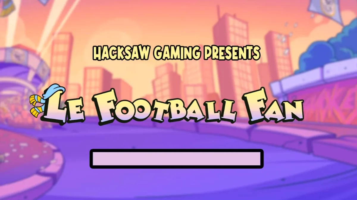 Giao diện trò chơi slot Le Football Fan với chú gấu mèo cổ vũ